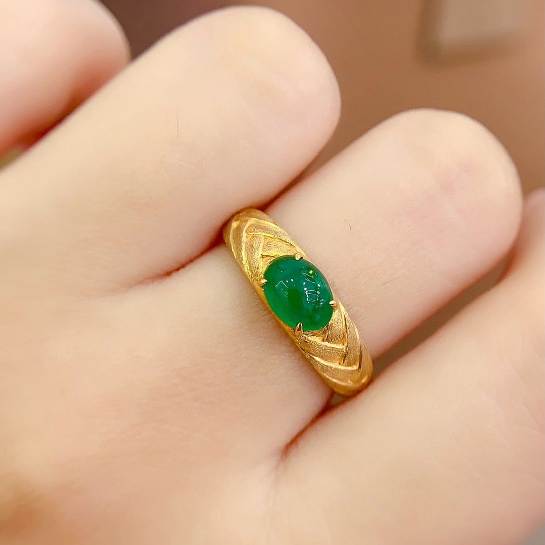 14k Gold 1 Ct Vivid Green Natural Emerald Ring - 3