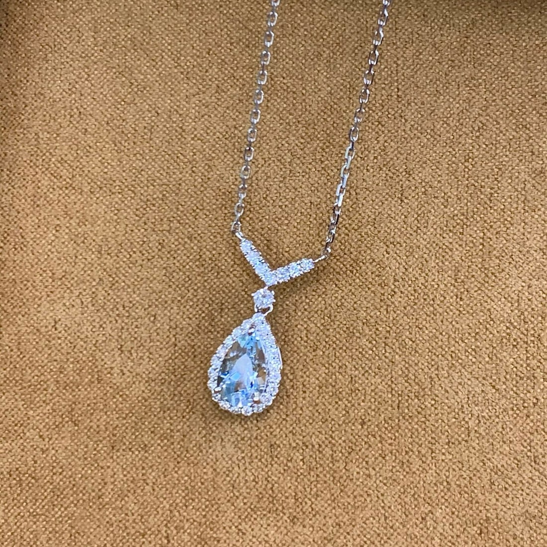 14k Gold 1.02 Ctw Natural Aquamarine & Diamond Necklace - 4