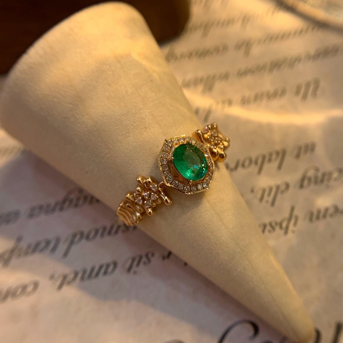 14k Gold 0.5 Ct Vivid Green Natural Emerald & Diamond Ring - 2