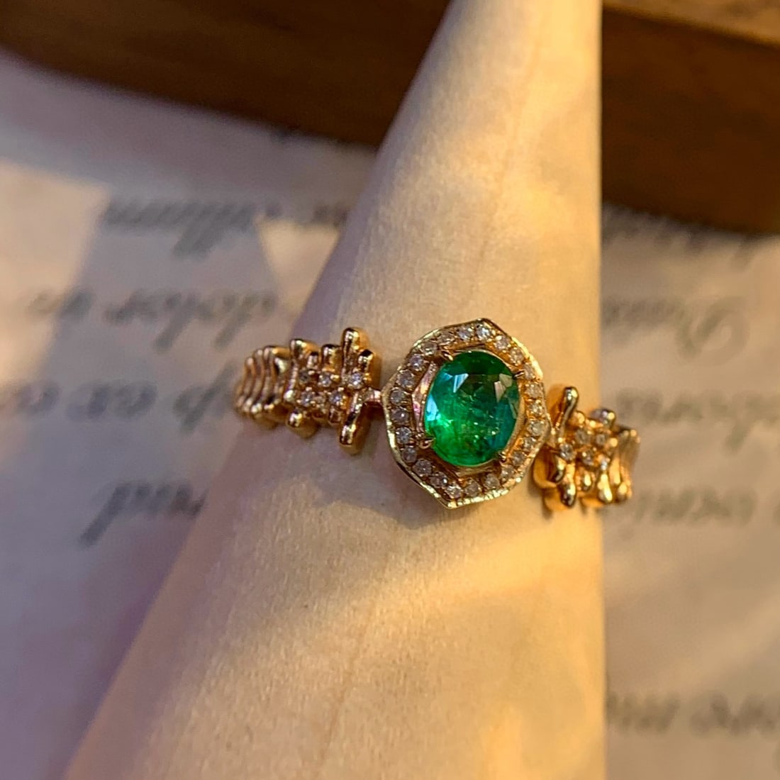 14k Gold 0.5 Ct Vivid Green Natural Emerald & Diamond Ring - 4
