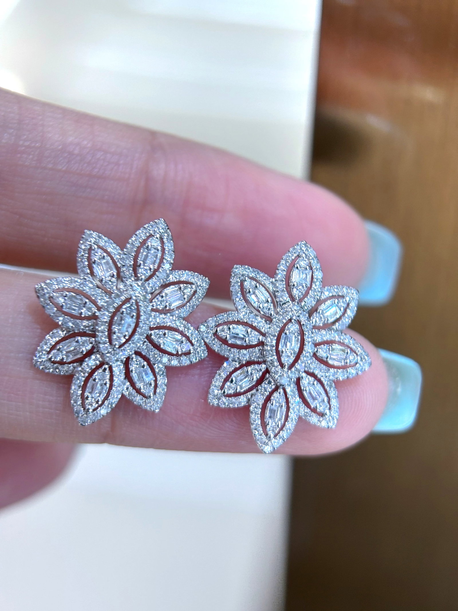 14k Gold 0.7 Ct Natural H Diamond Earrings - 4