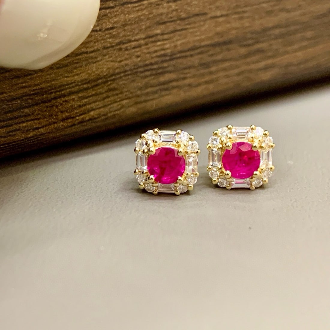 14k Gold 0.85 Ctw Natural Ruby & Diamond Earrings: Ref:230998253 // gold content:14k gold // main gemstone:ruby // shape:round // carat weight:0. 56ct // color:red // treatment:natural // cut grade:g // // adjacent gemstone 2 : diamond //