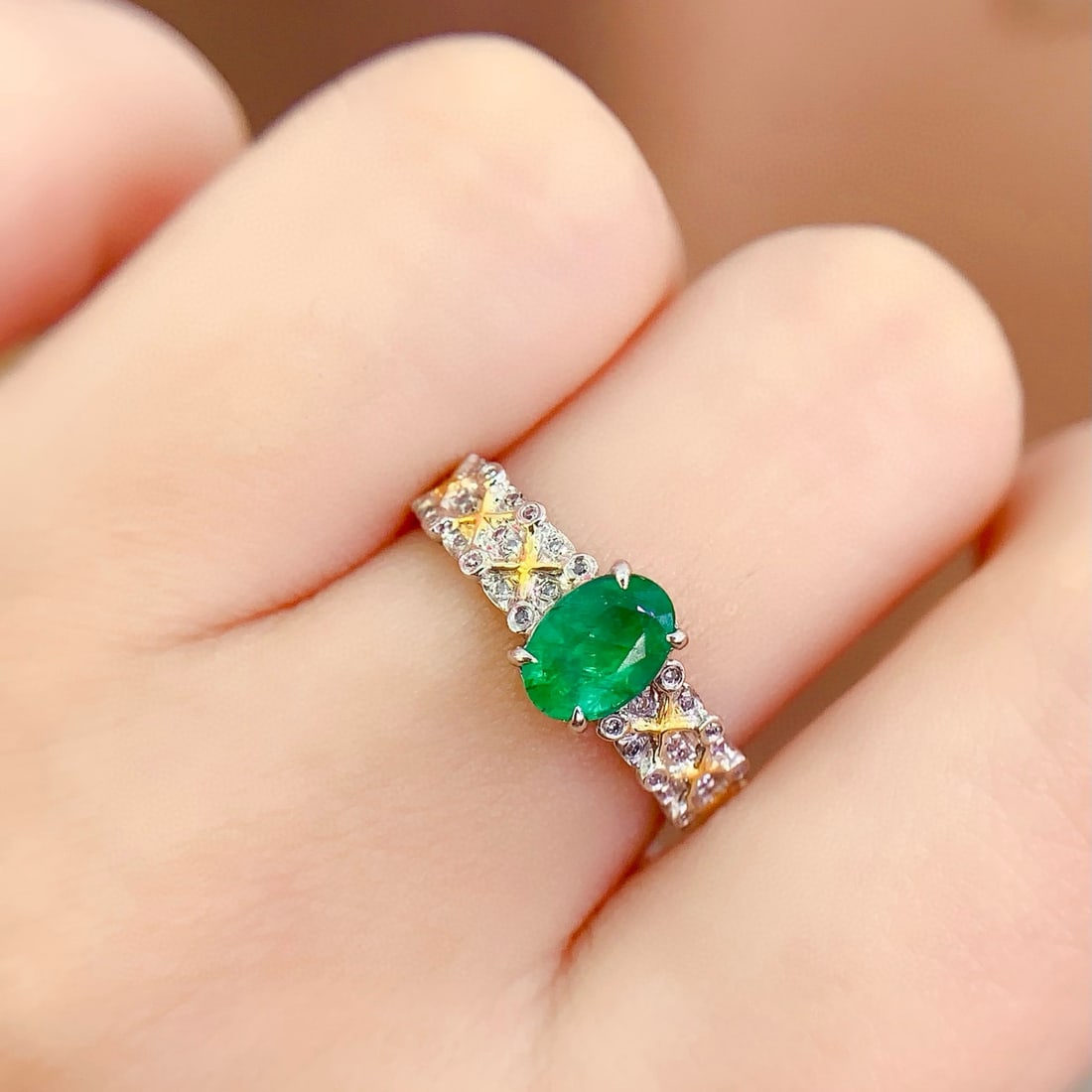 14k Gold 0.6 Ct Vivid Green Natural Emerald & Diamond Ring - 2
