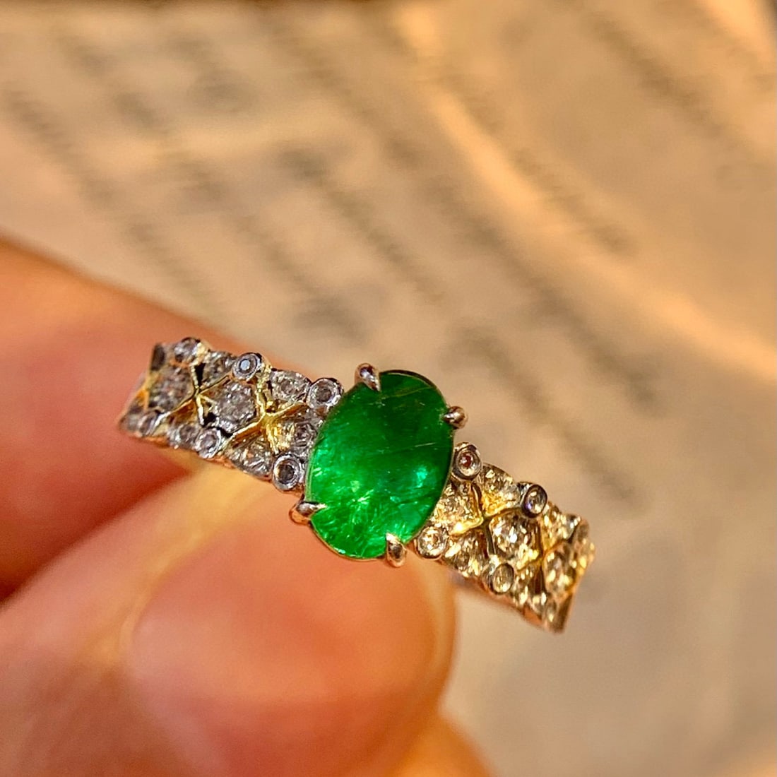 14k Gold 0.6 Ct Vivid Green Natural Emerald & Diamond Ring - 4