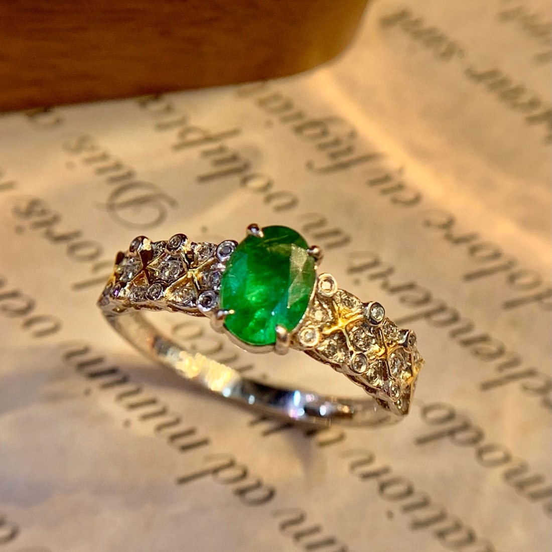 14k Gold 0.6 Ct Vivid Green Natural Emerald & Diamond Ring - 5