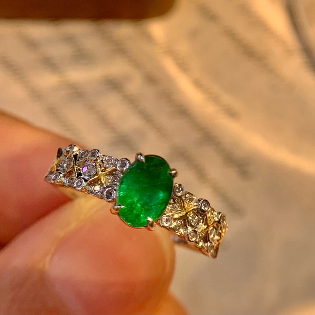 14k Gold 0.6 Ct Vivid Green Natural Emerald & Diamond Ring - 6