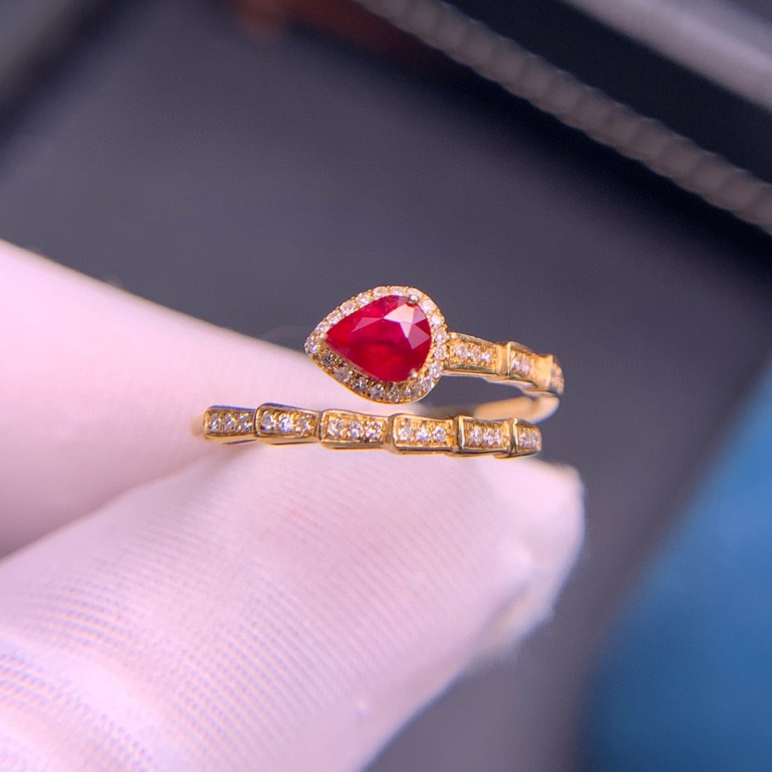 14k Gold 0.6 Ct Vivid Red Natural Ruby & Diamond Ring: Ref:230998268 // gold content:14k gold // ring size:7. 25us // // main gemstone:ruby // shape:pear // carat weight:0. 6ct // color:vivid red // treatment:natural // // adjacent gemstone 2 : diamond