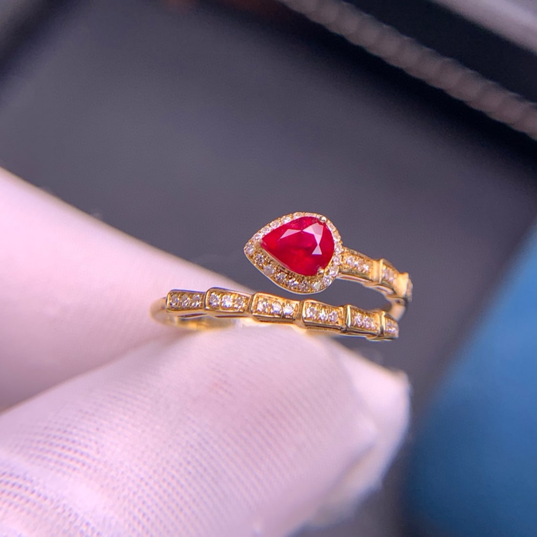 14k Gold 0.6 Ct Vivid Red Natural Ruby & Diamond Ring - 3