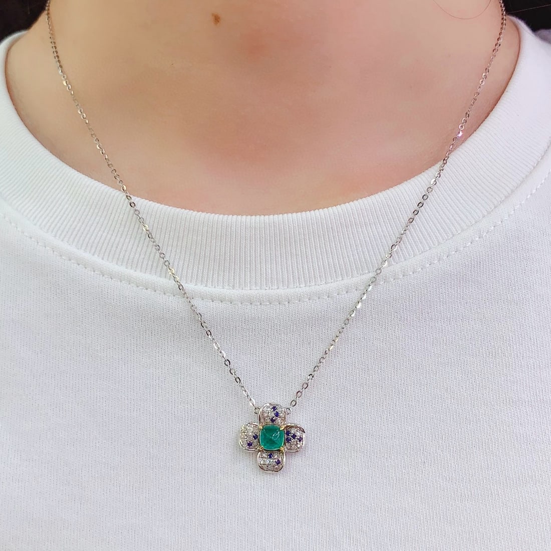 14k Gold 0.9 Ct Vivid Green Natural Emerald & Diamond & Sapphire Necklace - 4
