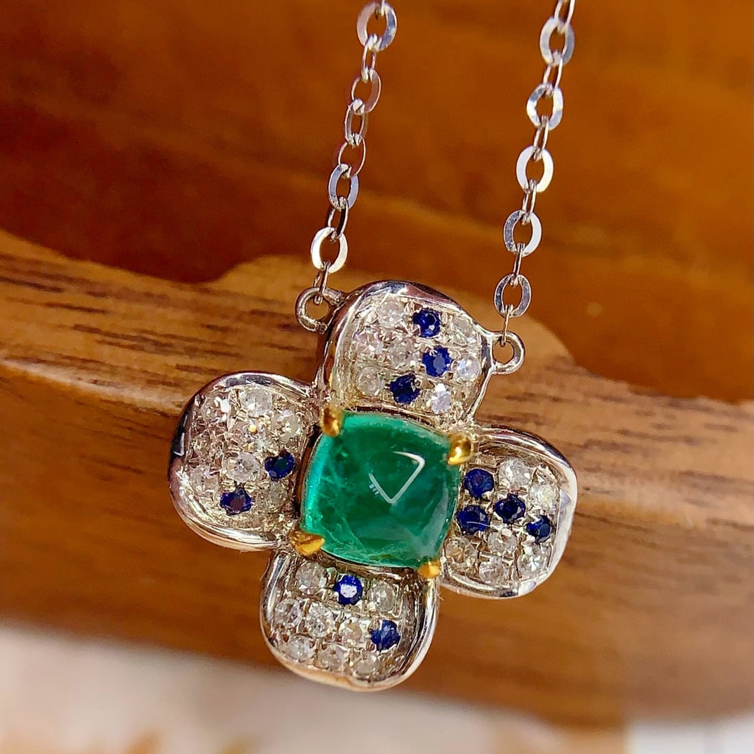 14k Gold 0.9 Ct Vivid Green Natural Emerald & Diamond & Sapphire Necklace - 6
