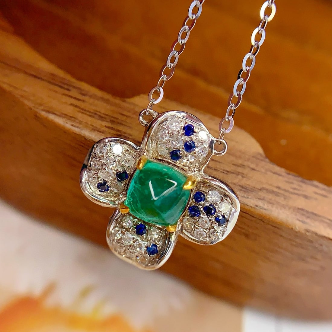 14k Gold 0.9 Ct Vivid Green Natural Emerald & Diamond & Sapphire Necklace - 7