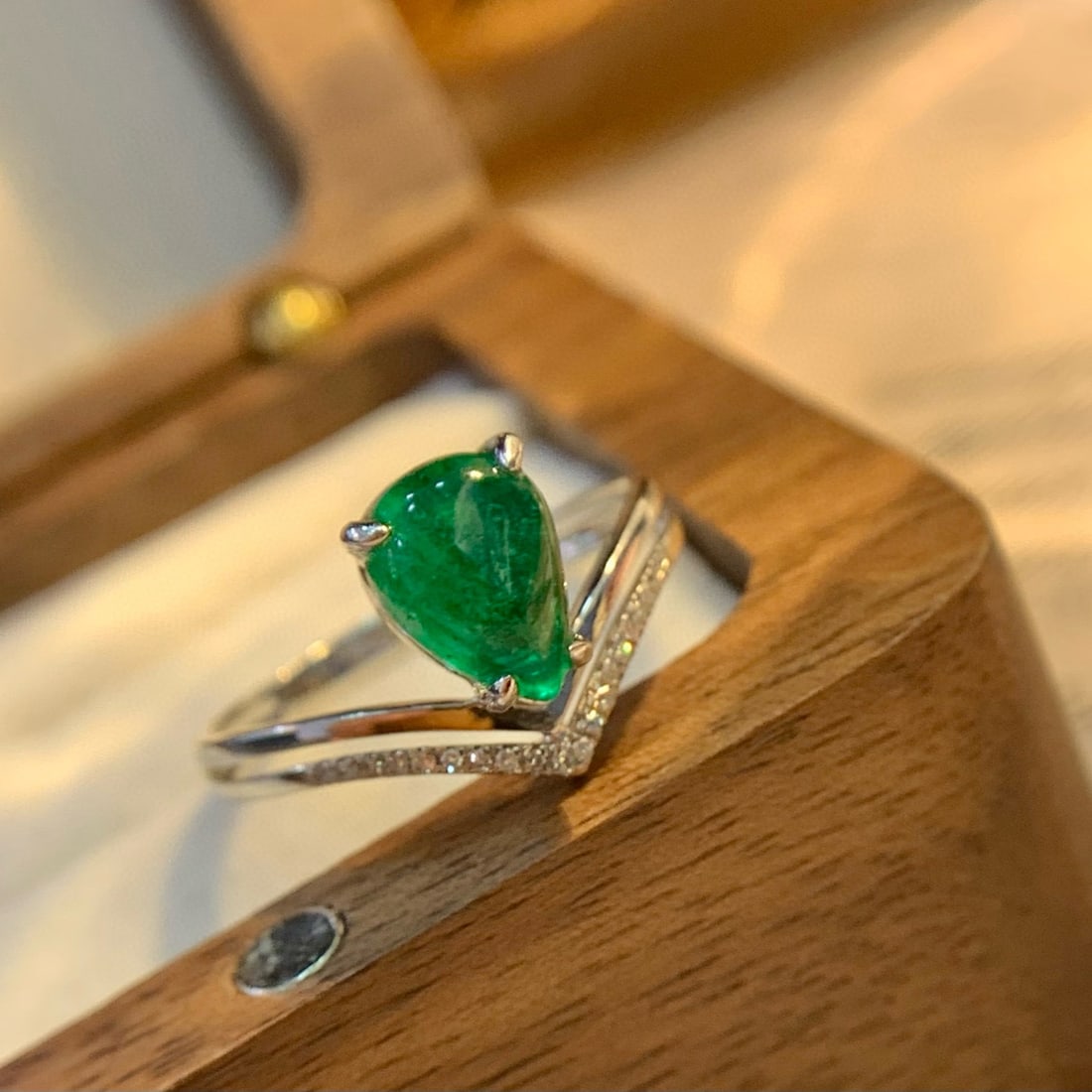 14k Gold 0.9 Ct Vivid Green Natural Emerald & Diamond & Sapphire Necklace - 8