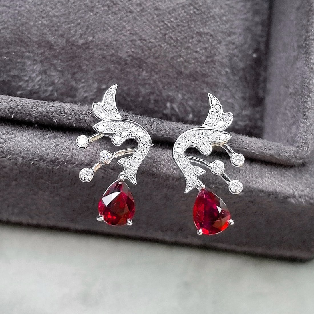 14k Gold 1.23 Ctw Natural Ruby & Diamond Earrings: Ref:230998272 // gold content:14k gold // main gemstone:ruby // shape:pear // carat weight:1. 00ct // color:pigeonblood red // treatment:natural // // adjacent gemstone 2 : diamond // shape:round //