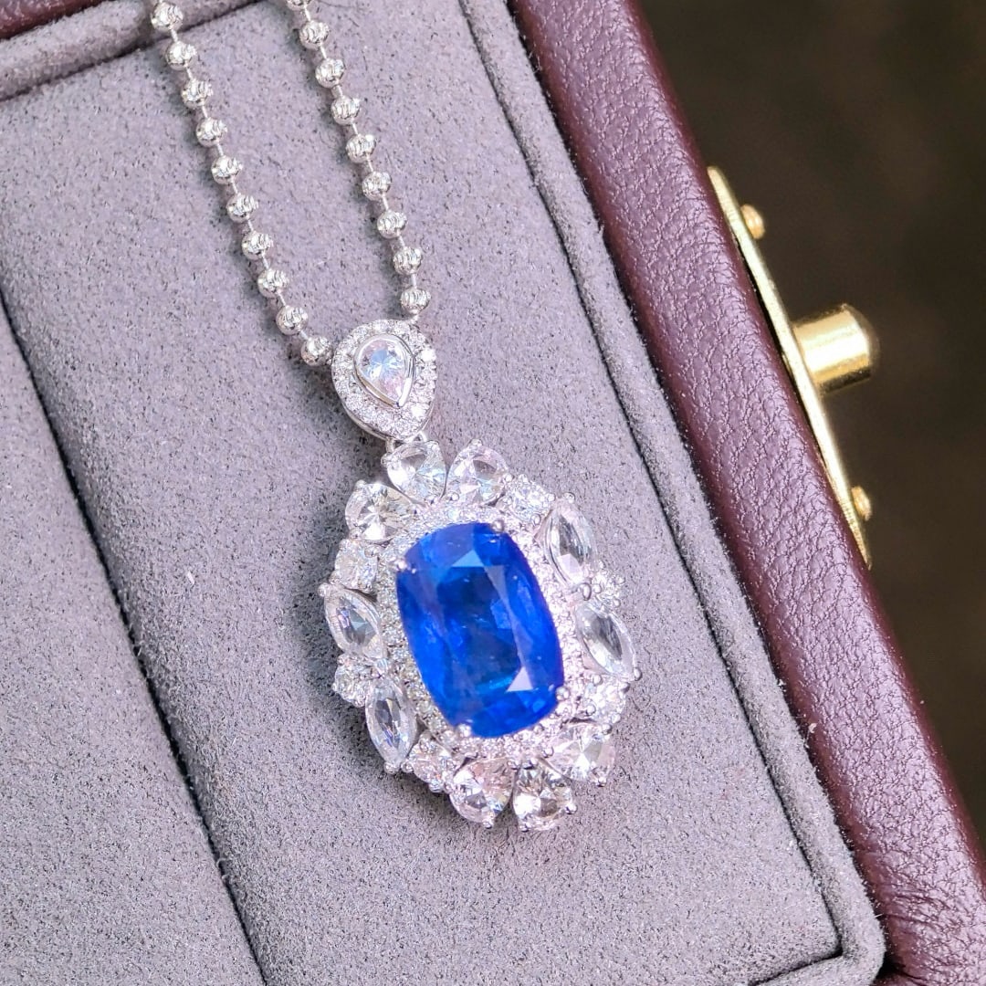 14k Gold 4.20 Ctw Natural Sapphire & Sapphire Pendant( Without Chain ): Ref:230998279 // gold content:14k gold // main gemstone:sapphire // shape:cushion // carat weight:3. 15ct // color:cornflower blue // treatment:natural // // adjacent gemstone 2 : sapphire //