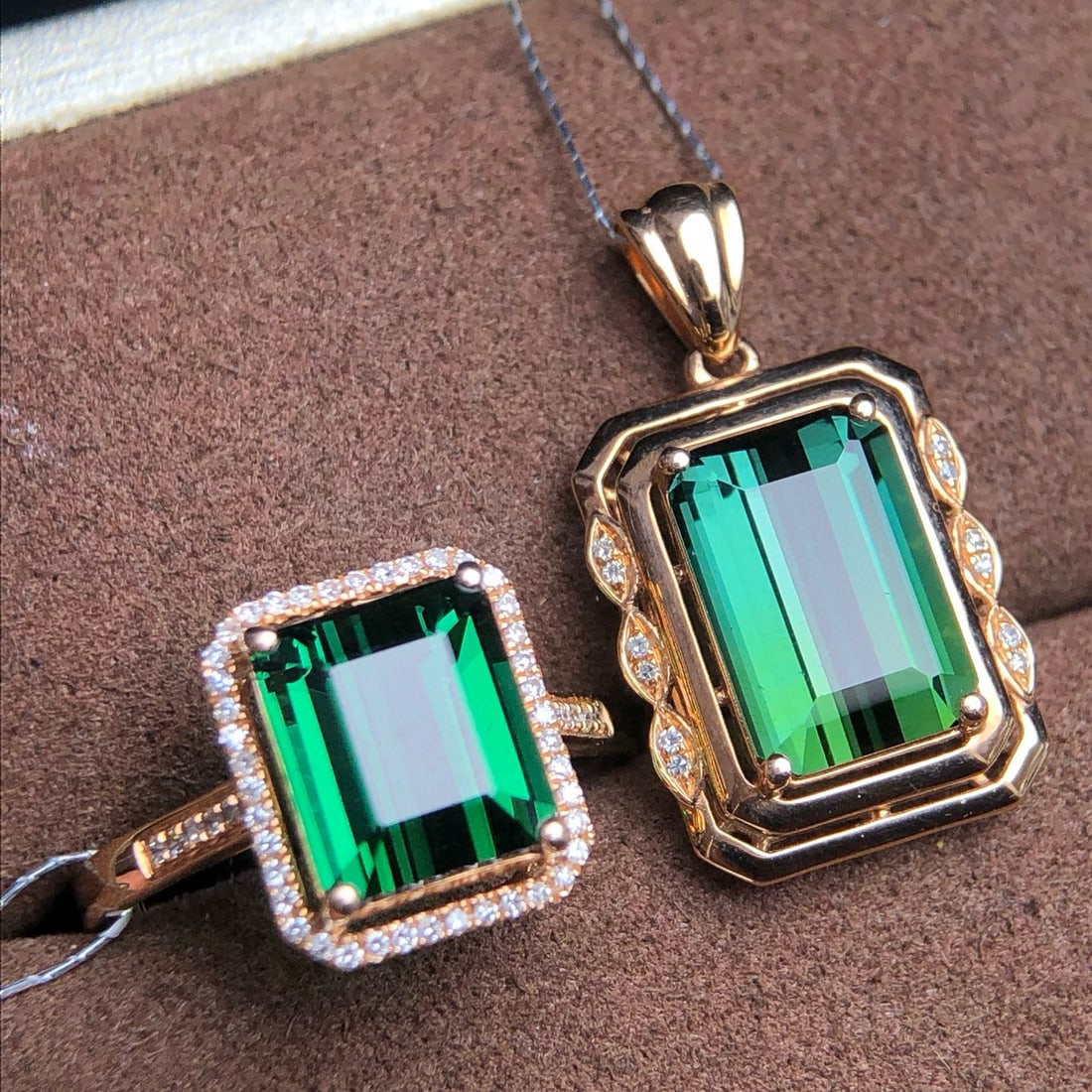 14k Gold 6.88 Ct Natural Tourmaline & Diamond Jewelry Set: Ref:230998284 // gold content:14k gold // ring size:7. 25us // // pendant(without chain) // main gemstone:tourmaline // shape:octagonal // carat weight:3. 65ct // color:green // treatment:natural //