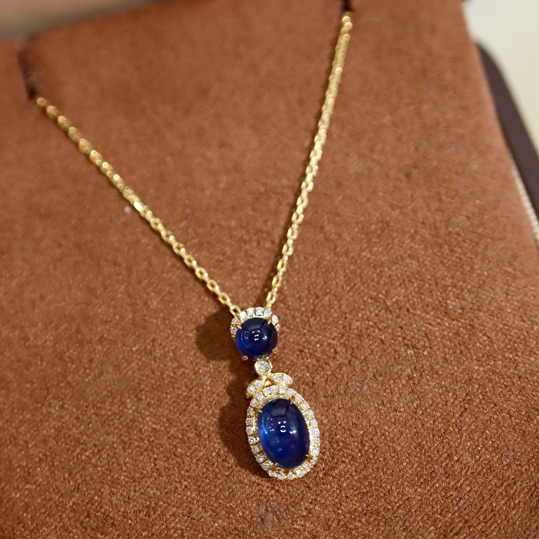 14k Gold 1.96 Ctw Natural Sapphire & Diamond Pendant( Without Chain ): Ref:230998283 // gold content:14k gold // main gemstone:sapphire // shape:oval // carat weight:1. 81ct // color:blue // treatment:natural // // adjacent gemstone 2 : diamond // shape:round // carat