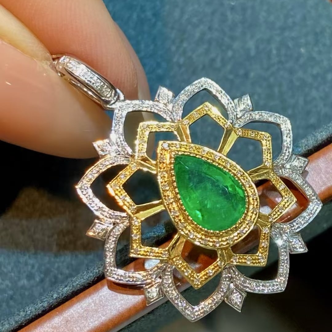 14k Gold 1.25 Ct Vivid Green Natural Emerald & Diamond Pendant( Without Chain ): Ref:230998303 // gold content:14k gold // main gemstone:emerald // shape:pear // carat weight:1. 25ct // color:vivid green // treatment:natural // // adjacent gemstone 2 : diamond // shape:round //