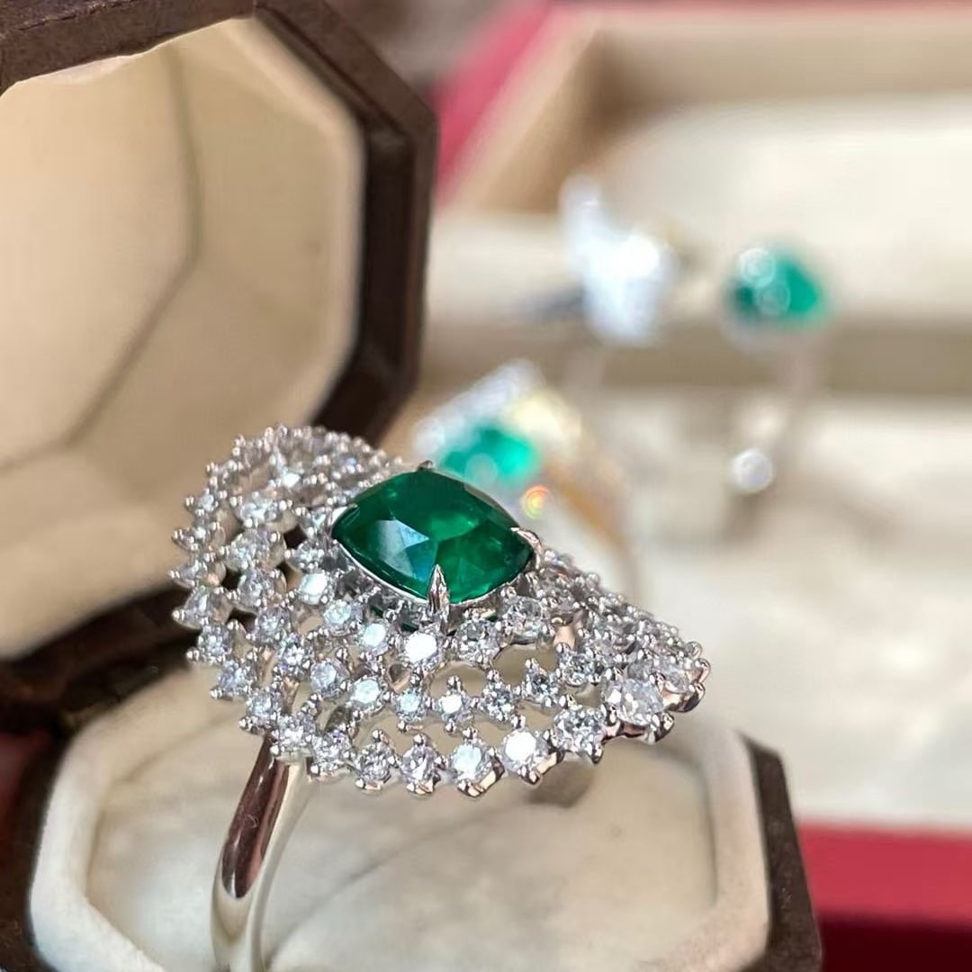 14k Gold 2.22 Ctw Vivid Green Natural Emerald & Diamond Ring - 4