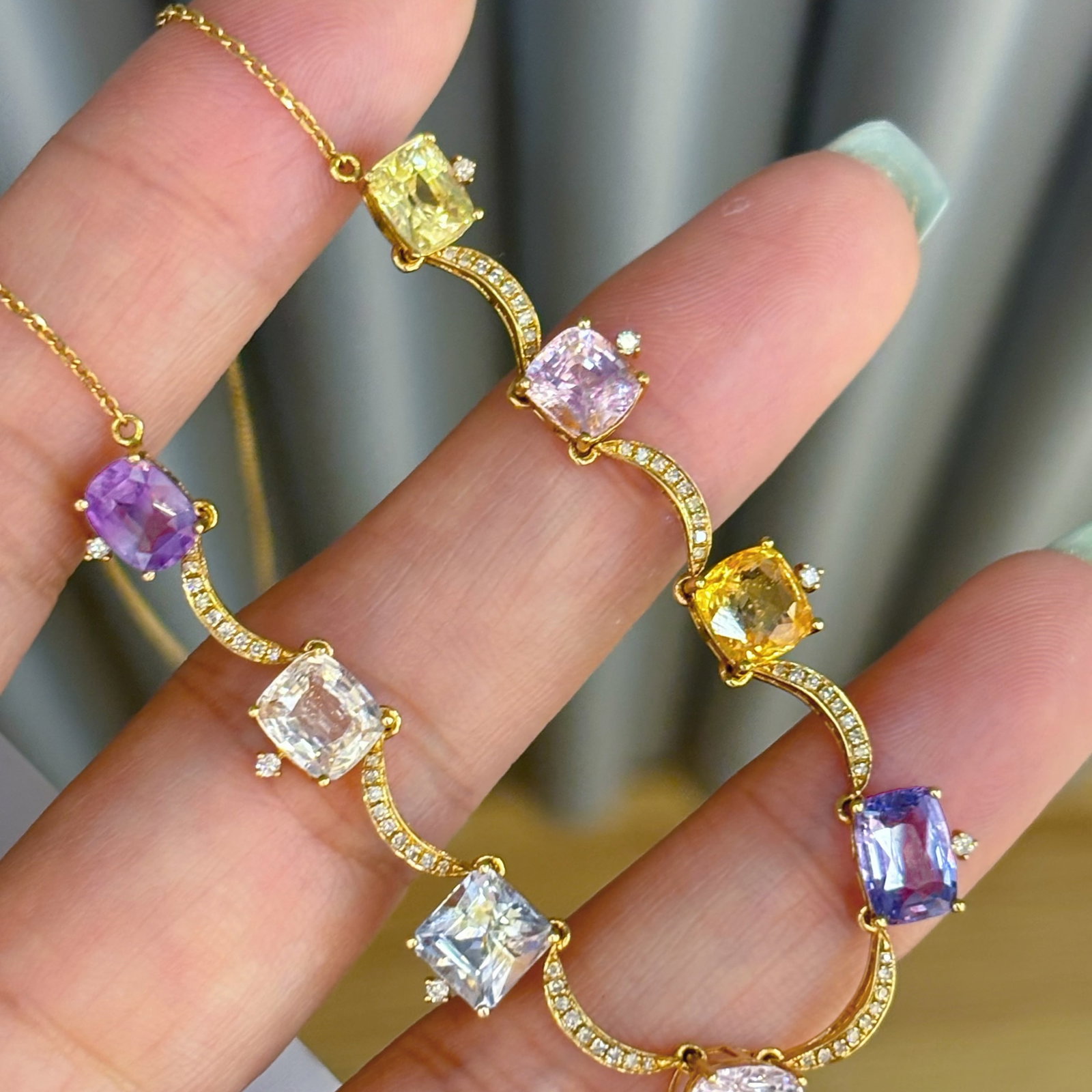 14k Gold 9.22 Ct Natural Sapphire & Diamond Necklace: Ref:230998311 // gold content:14k gold // main gemstone:sapphire // shape:cushion // carat weight:9. 22ct // color:color // treatment:natural // // adjacent gemstone 2 : diamond // shape:round // clar