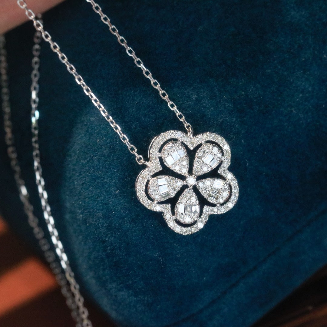 14k Gold 0.35 Ct Natural H Diamond Necklace: Ref:230998300 // gold content:14k gold // main gemstone:diamond // shape:multiply // carat weight:0. 35ct // clarity grade:vs-si // color:h // treatment:natural // High Estimate: 3300 Low Estimate: