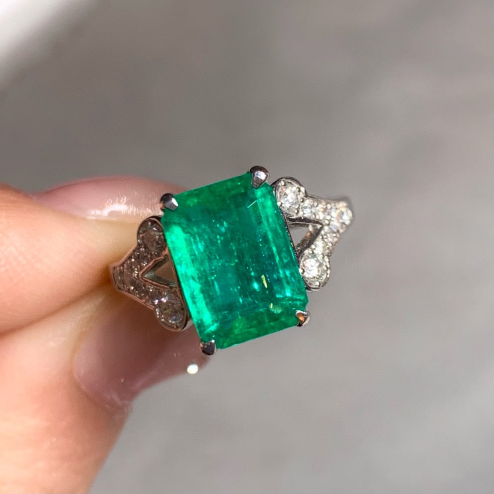 14k Gold 3.28 Ctw Vivid Green Natural Emerald & Diamond Ring: Ref:230998315 // gold content:14k gold // ring size:7. 25us // // main gemstone:emerald // shape:octagonal // carat weight:2. 99ct // color:vivid green // treatment:natural // // adjacent gemstone 2 :