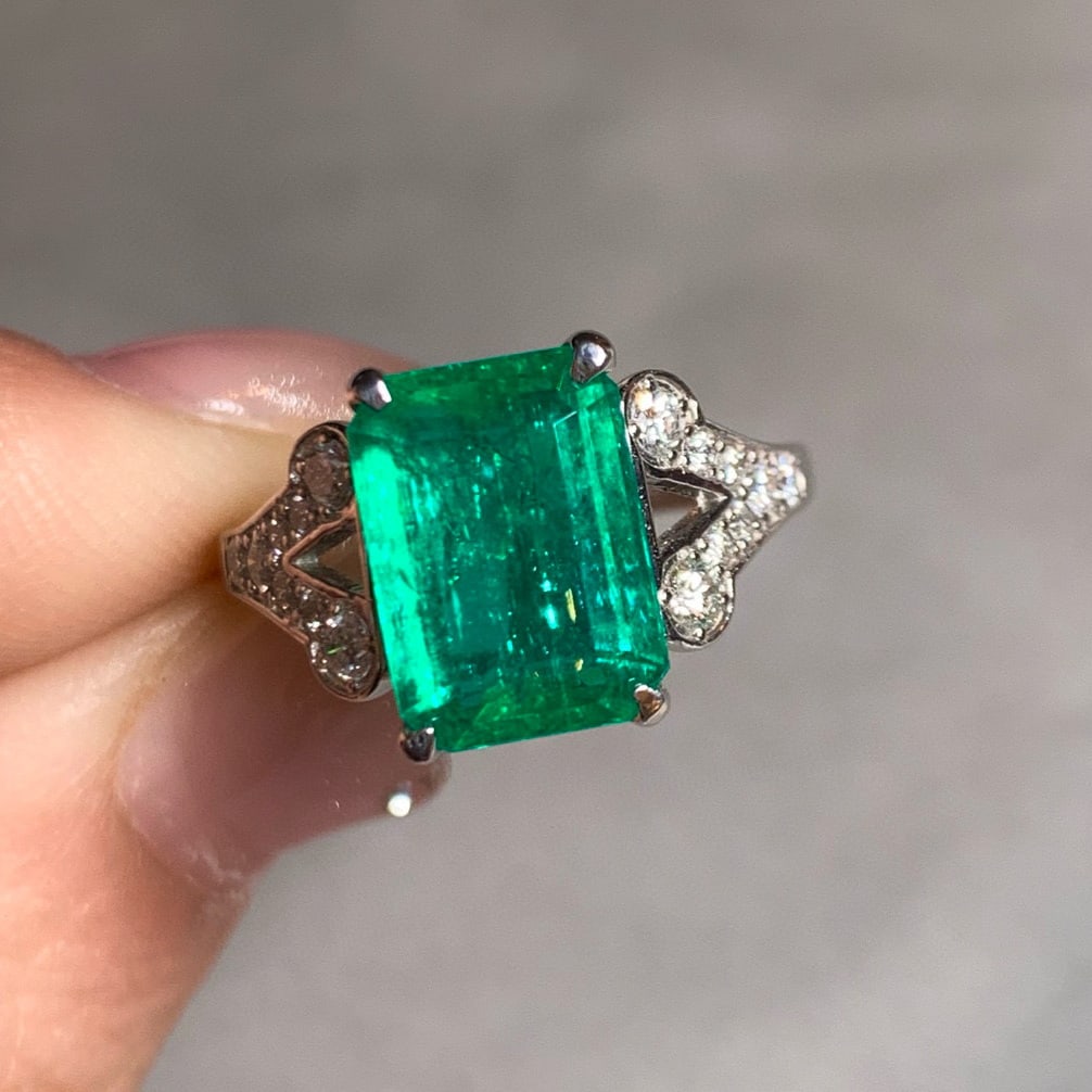 14k Gold 3.28 Ctw Vivid Green Natural Emerald & Diamond Ring - 2