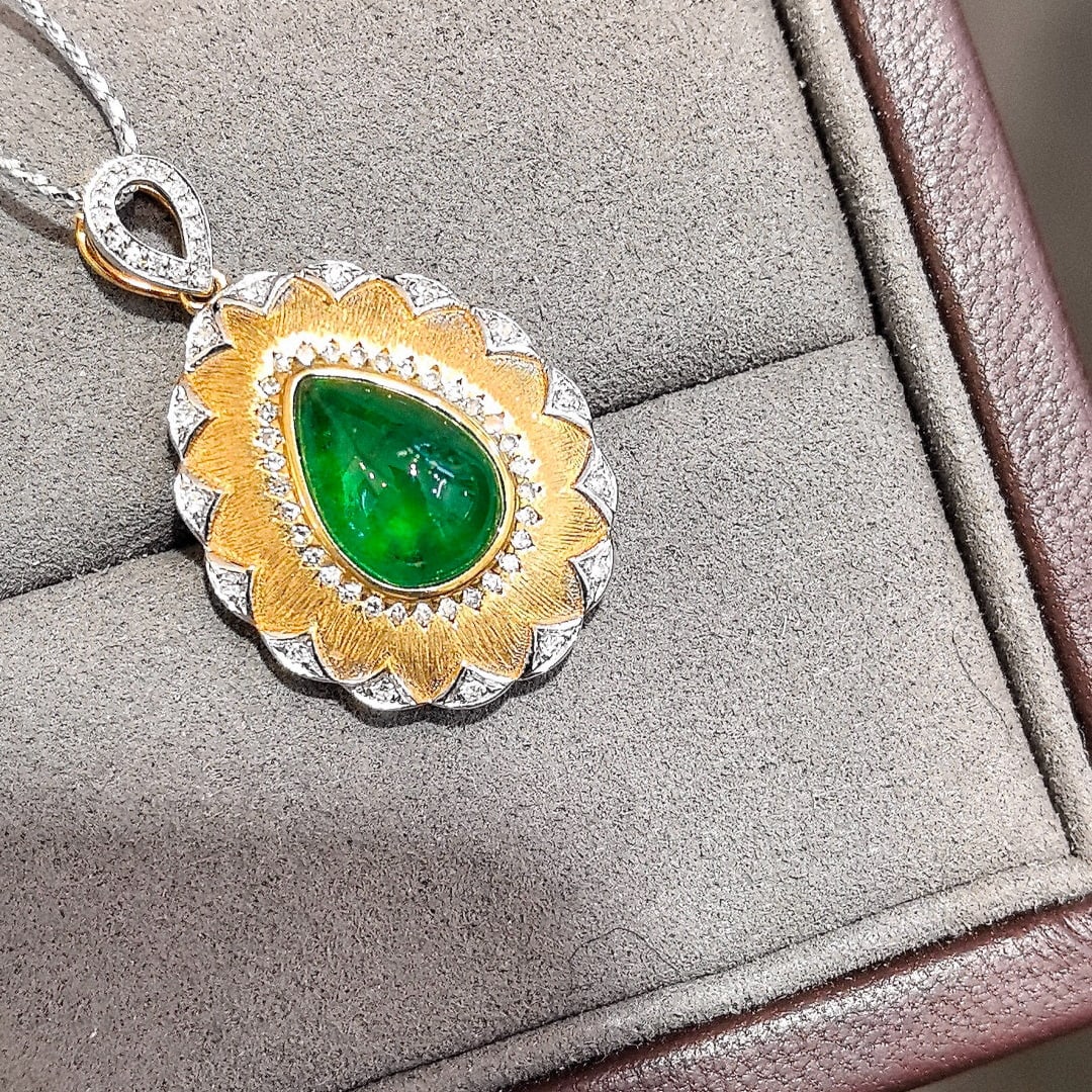 14k Gold 2.98 Ctw Vivid Green Natural Emerald & Diamond Pendant( Without Chain ): Ref:230998306 // gold content:14k gold // main gemstone:emerald // shape:pear // carat weight:2. 68ct // color:vivid green // treatment:natural // // adjacent gemstone 2 : diamond // shape:round // ca