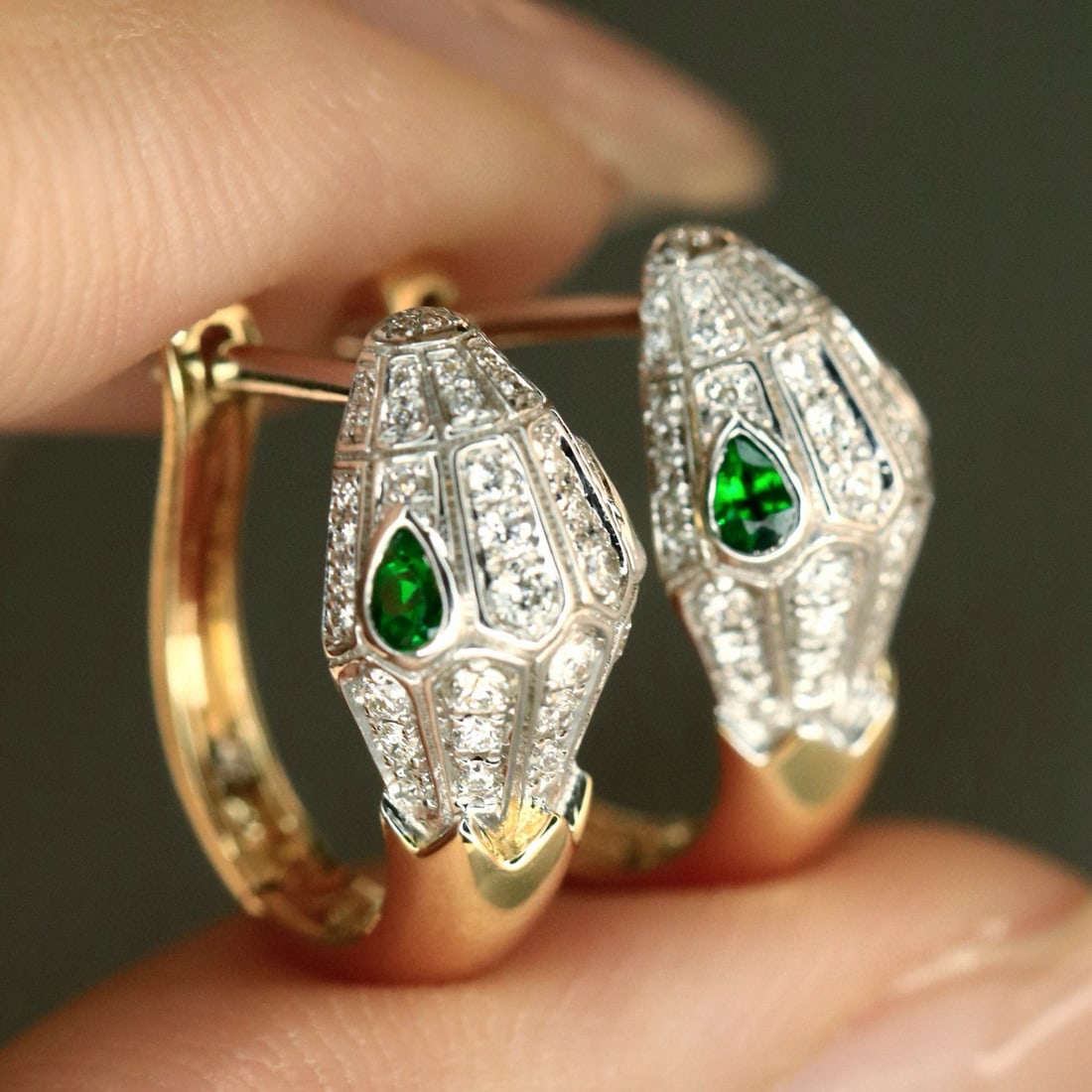 14k Gold 0.70 Ctw Vivid Green Natural Tsavorite & Diamond Earrings: Ref:230998299 // gold content:14k gold // main gemstone:tsavorite // shape:pear // carat weight:0. 34ct // color:vivid green // treatment:natural // // adjacent gemstone 2 : diamond // shape:round // 