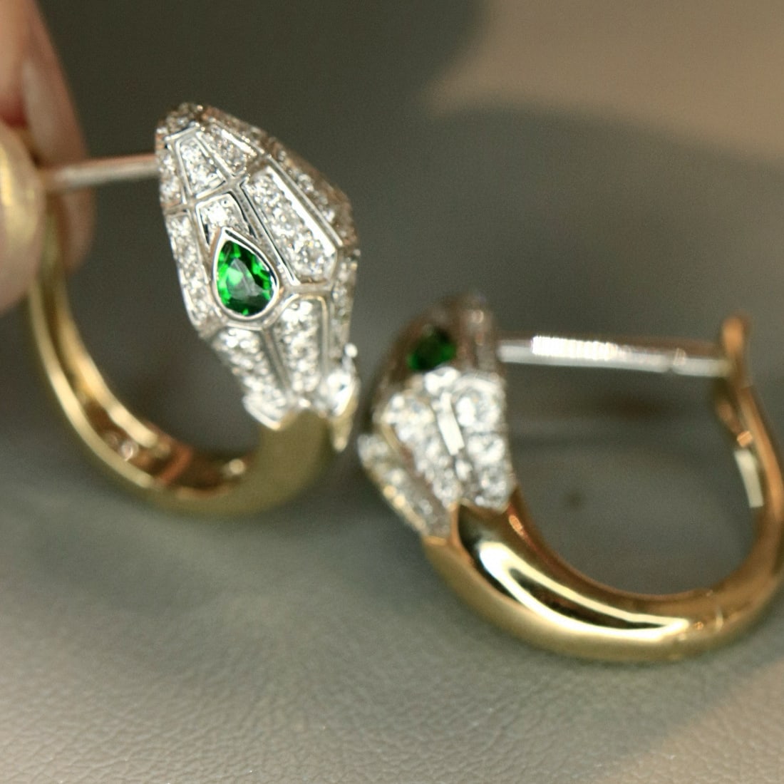 14k Gold 0.70 Ctw Vivid Green Natural Tsavorite & Diamond Earrings - 2