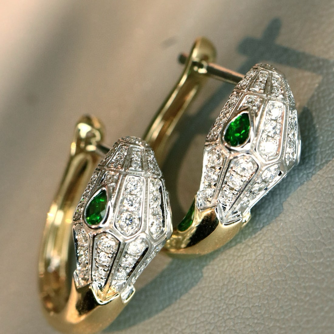 14k Gold 0.70 Ctw Vivid Green Natural Tsavorite & Diamond Earrings - 3