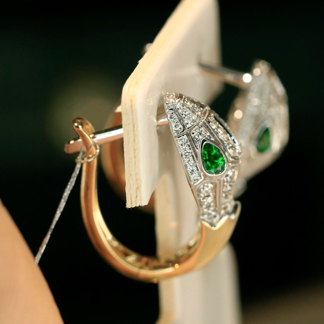 14k Gold 0.70 Ctw Vivid Green Natural Tsavorite & Diamond Earrings - 4