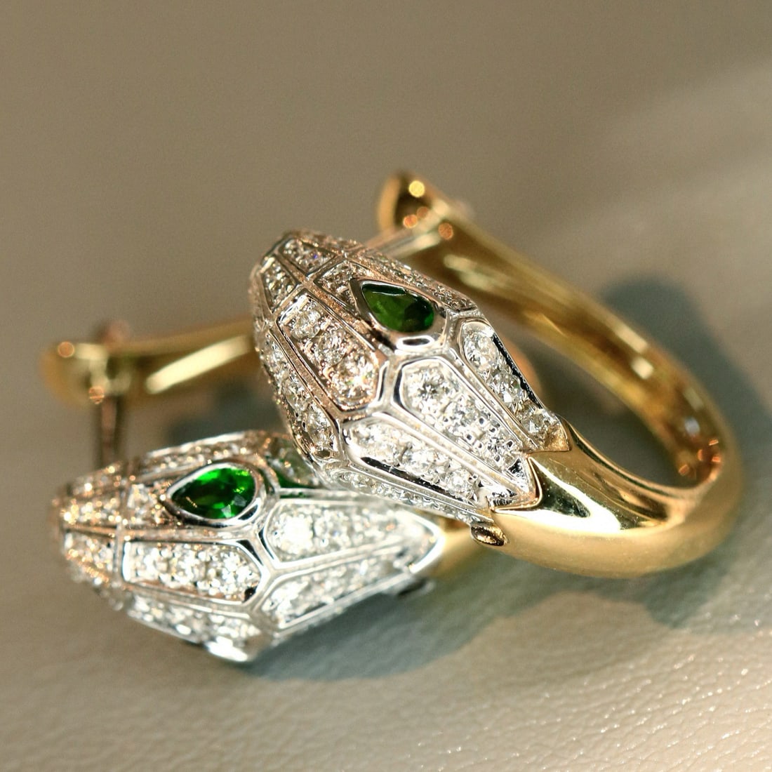 14k Gold 0.70 Ctw Vivid Green Natural Tsavorite & Diamond Earrings - 5