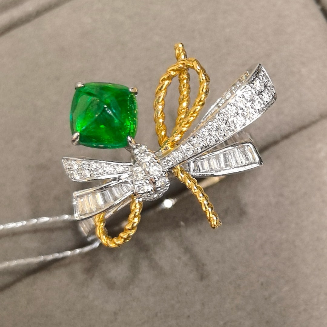 14k Gold 1.75 Ctw Vivid Green Natural Emerald & Diamond Ring: Ref:230998305 // gold content:14k gold // ring size:7. 25us // // main gemstone:emerald // shape:suger-loaf // carat weight:1. 32ct // color:vivid green // treatment:natural // // adjacent gemstone 2 
