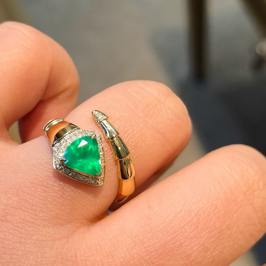 14k Gold 1.44 Ctw Vivid Green Natural Emerald & Diamond Ring - 2