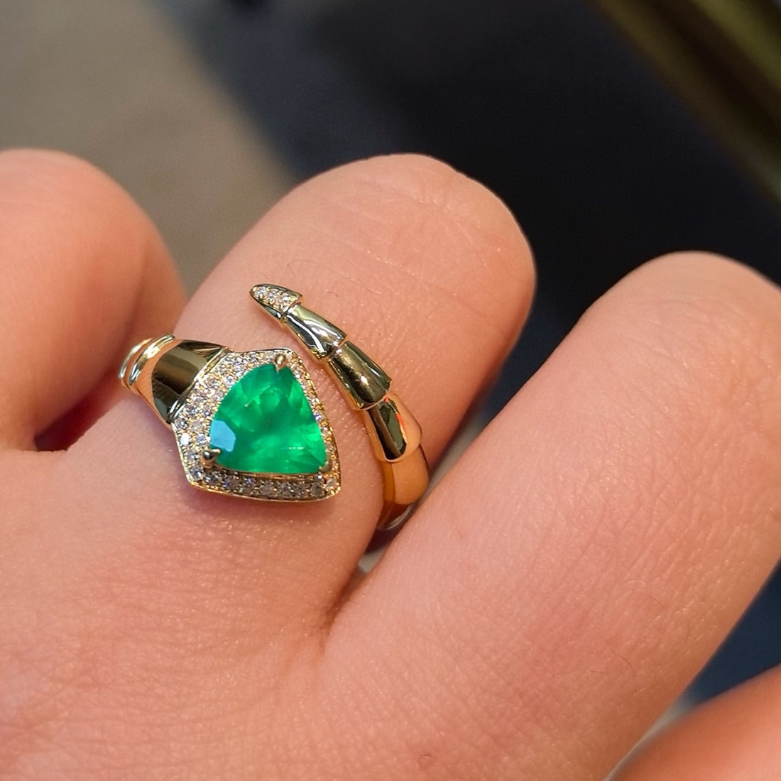 14k Gold 1.44 Ctw Vivid Green Natural Emerald & Diamond Ring - 3