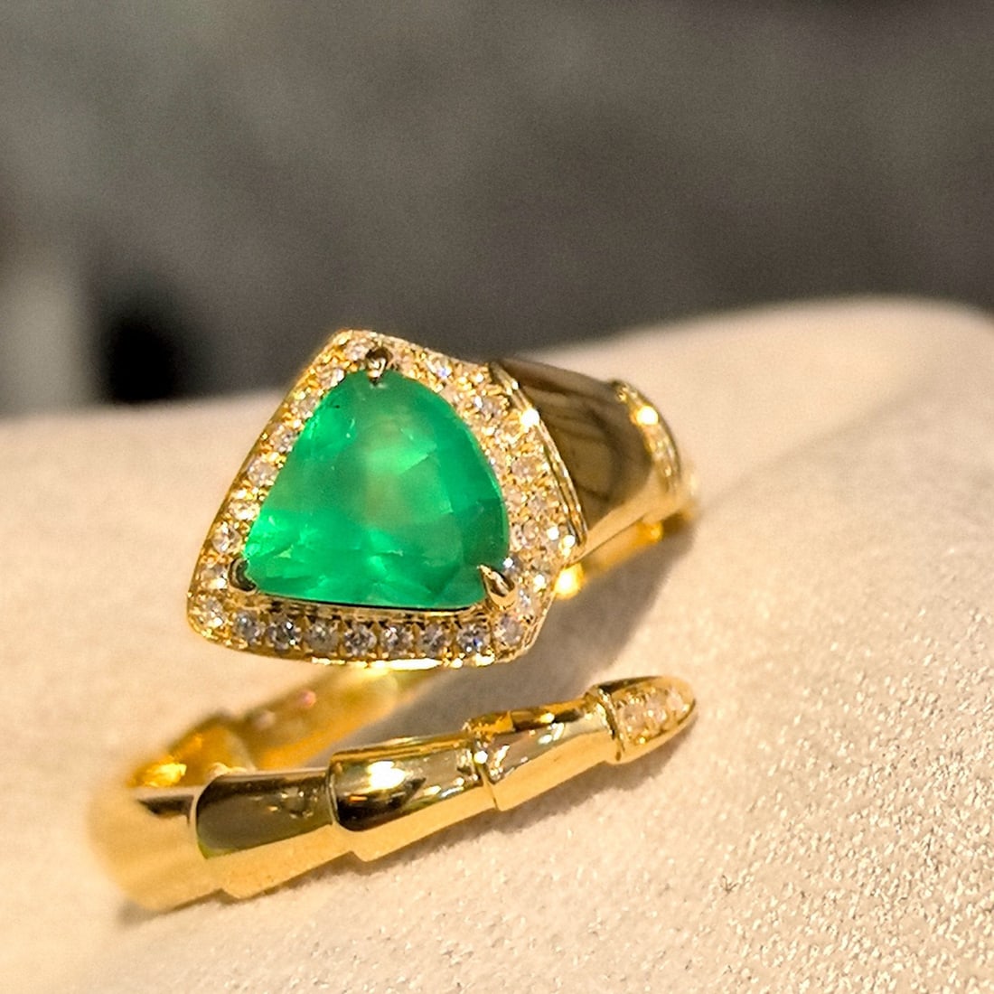14k Gold 1.44 Ctw Vivid Green Natural Emerald & Diamond Ring - 6