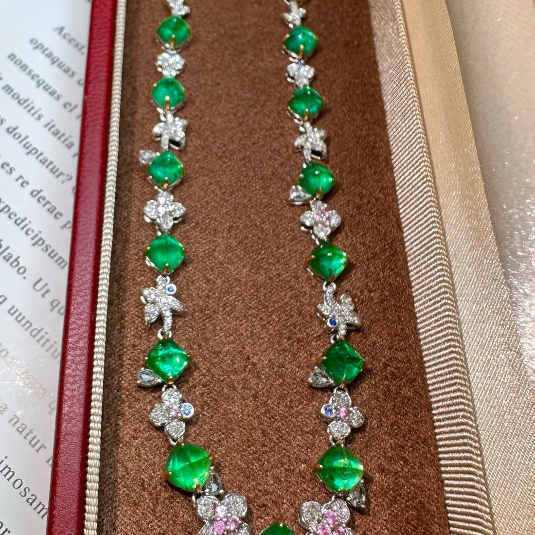 14k Gold 10.45 Ct Vivid Green Natural Emerald & Sapphire & Diamond Necklace - 2