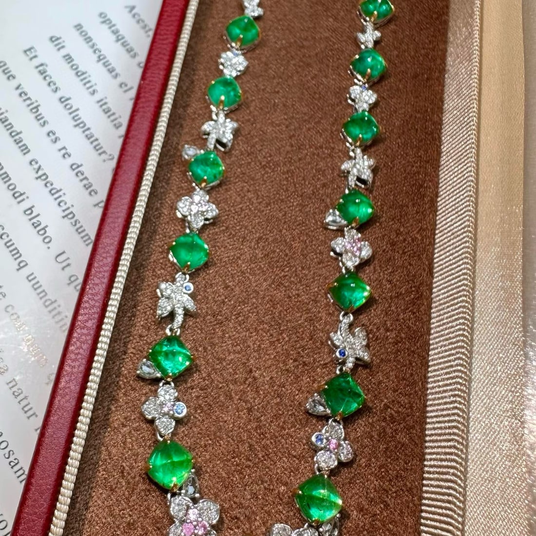 14k Gold 10.45 Ct Vivid Green Natural Emerald & Sapphire & Diamond Necklace - 3