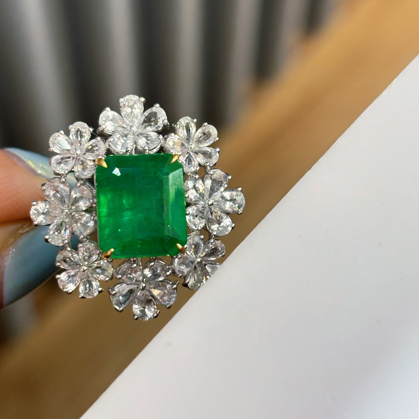 14k Gold 5 Ct Vivid Green Natural Emerald & Sapphire Ring - 5