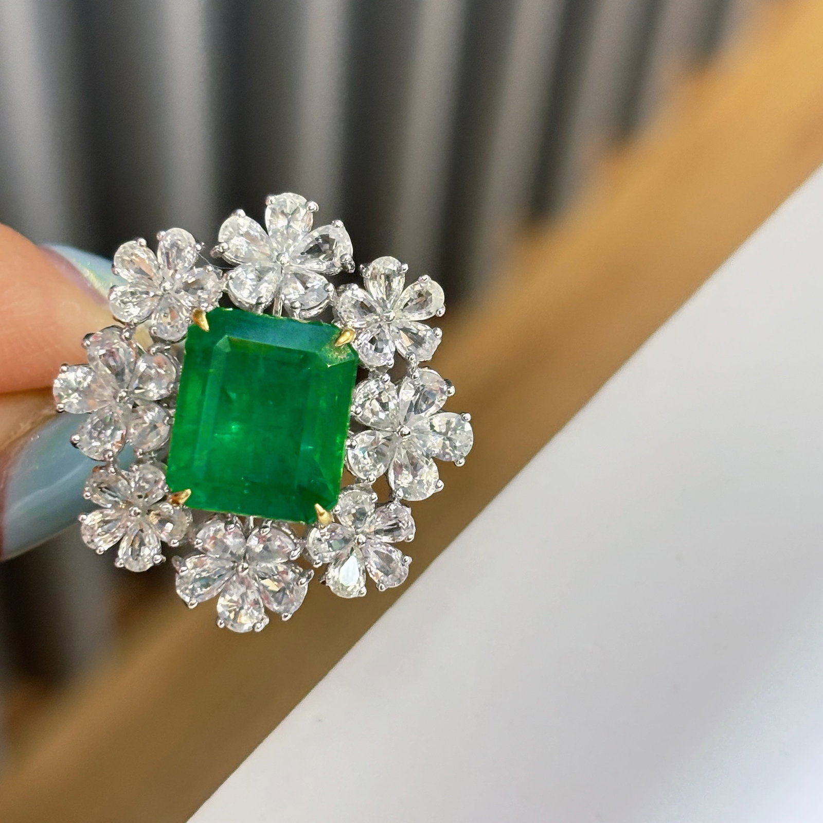 14k Gold 5 Ct Vivid Green Natural Emerald & Sapphire Ring - 6