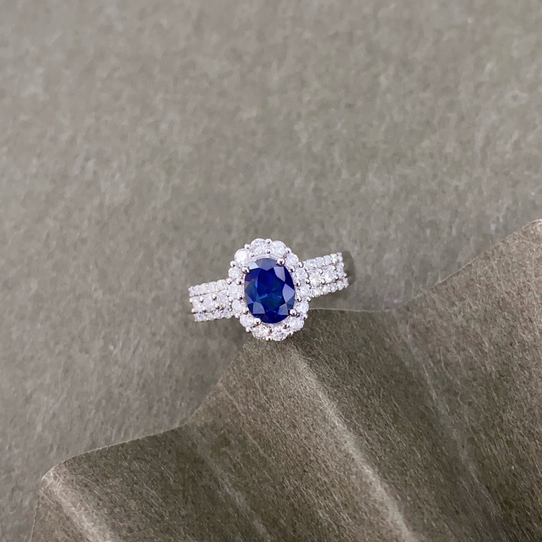 14k Gold 1.5 Ctw Natural Sapphire & Diamond Ring: Ref:230998321 // gold content:14k gold // ring size:7. 25us // // main gemstone:sapphire // shape:oval // carat weight:1ct // color:royal blue // treatment:natural // // adjacent gemstone 2 : diamond