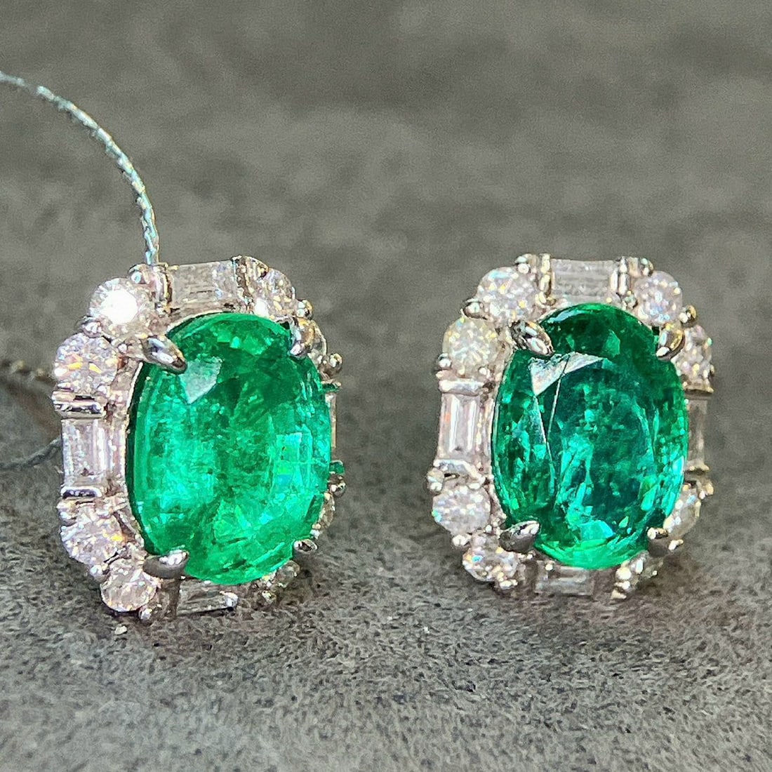 14k Gold 2.76 Ctw Vivid Green Natural Emerald & Diamond Earrings - 5