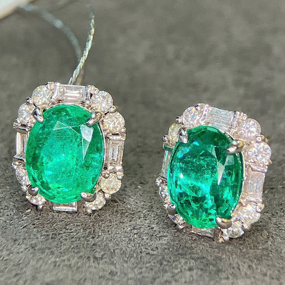 14k Gold 2.76 Ctw Vivid Green Natural Emerald & Diamond Earrings - 6