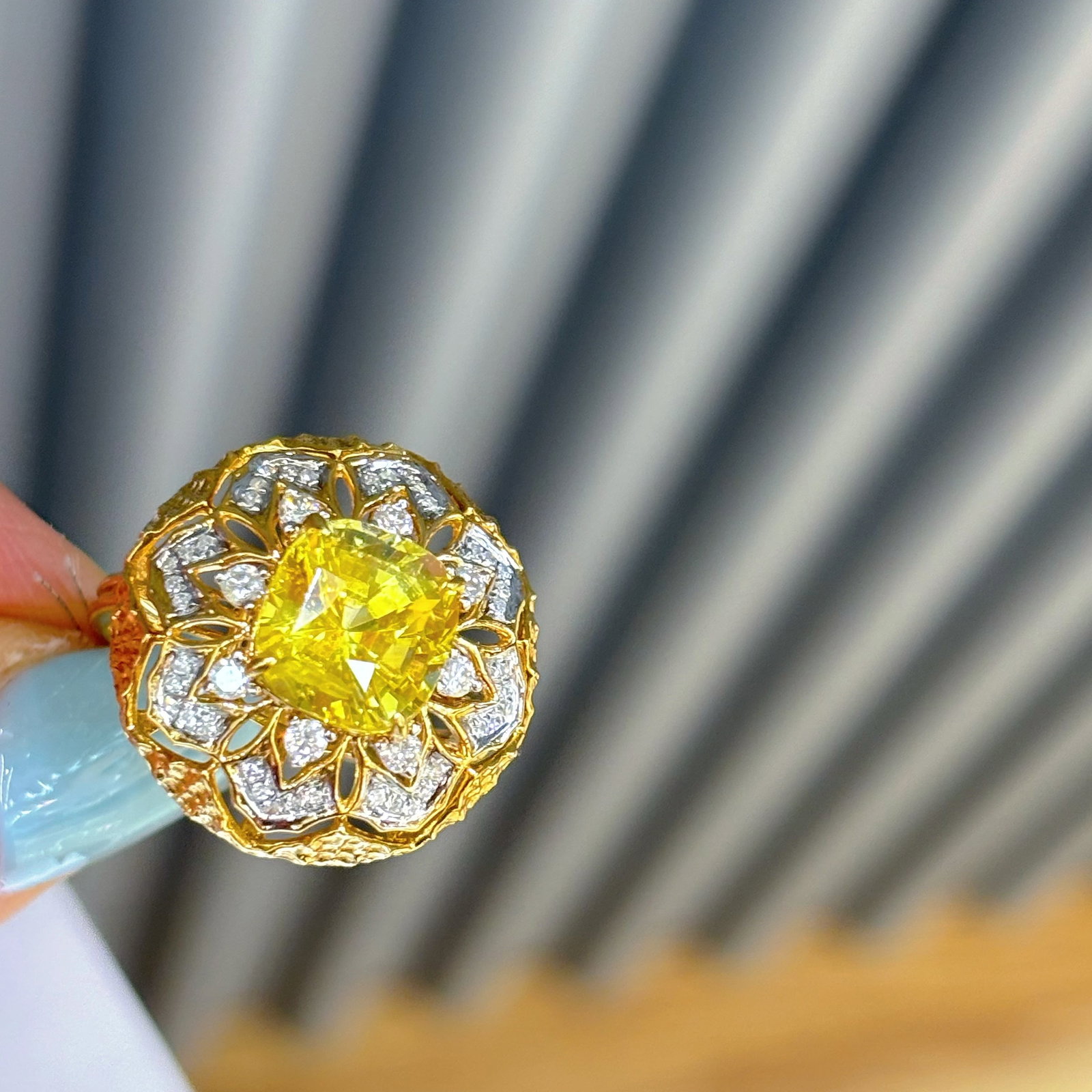 14k Gold 3.92 Ct Natural Sapphire & Diamond Ring: Ref:230998329 // gold content:14k gold // ring size:7. 25us // // main gemstone:sapphire // shape:cushion // carat weight:3. 92ct // color:yellow // treatment:natural // // adjacent gemstone 2 :