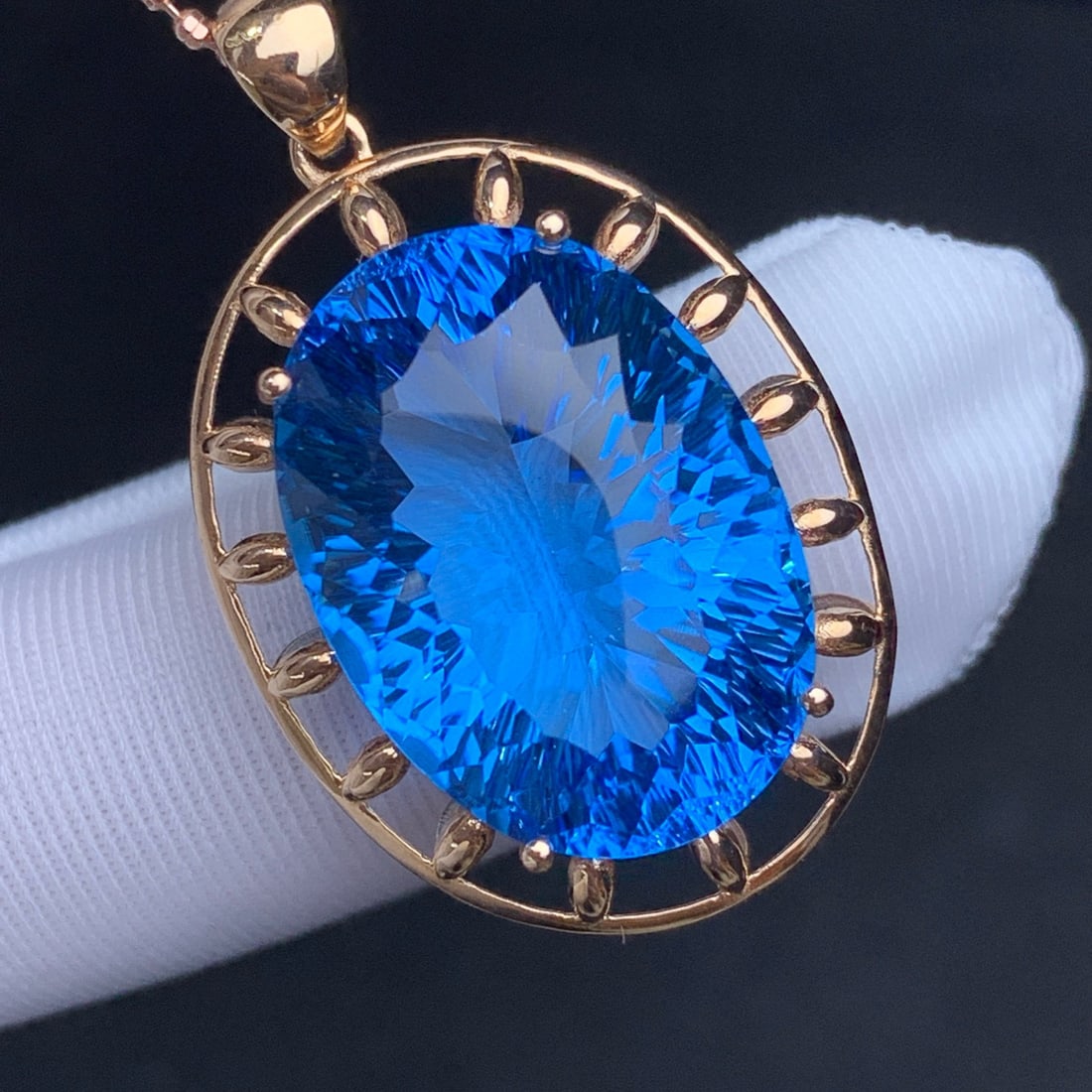 14k Gold 24.40 Ct Natural Topaz Pendant( Without Chain ): Ref:230998340 // gold content:14k gold // main gemstone:topaz // shape:oval // carat weight:24. 40ct // color:blue // treatment:natural // Low Estimate: 2400 Condition: New High Estimate: 3600