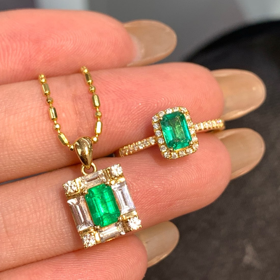 14k Gold 1.97 Ctw Vivid Green Natural Emerald & Diamond & Sapphire Jewelry Set: Ref:230998344 // gold content:14k gold // ring size:7. 25us // // earrings // main gemstone:emerald // shape:octagonal // carat weight:0. 5ct // color:vivid green // treatment:natural // // adjacent