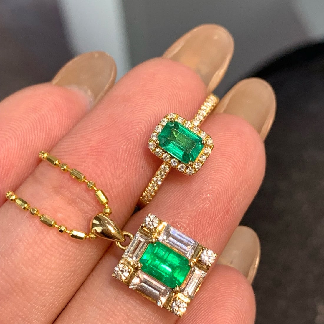 14k Gold 1.97 Ctw Vivid Green Natural Emerald & Diamond & Sapphire Jewelry Set - 2