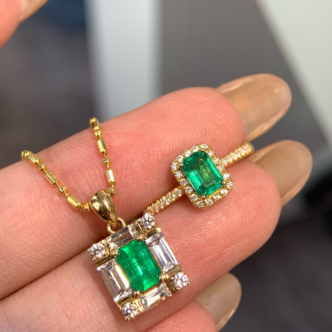 14k Gold 1.97 Ctw Vivid Green Natural Emerald & Diamond & Sapphire Jewelry Set - 3