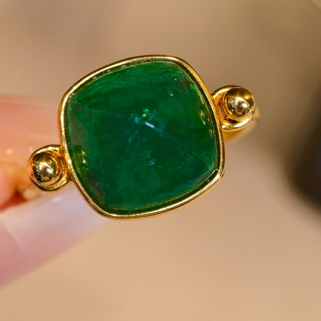 14k Gold 6.51 Ct Vivid Green Natural Emerald Ring: Ref:230998346 // gold content:14k gold // ring size:7. 25us // // main gemstone:emerald // shape:suger-loaf // carat weight:6. 51ct // color:vivid green // treatment:natural // Condition: New Low Esti