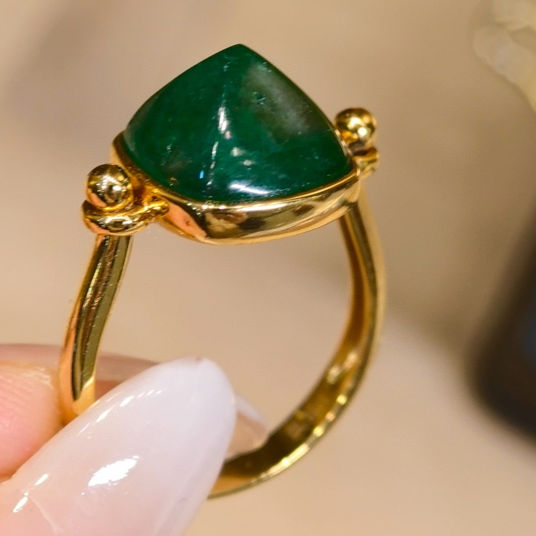 14k Gold 6.51 Ct Vivid Green Natural Emerald Ring - 2